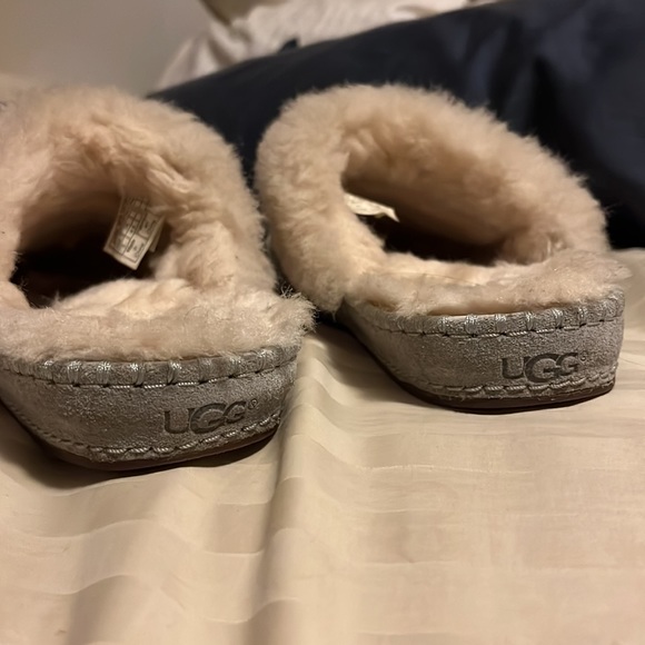 Ugg Aira Sunshine Perf Slippers in Seal, women’s size 6 - Picture 13 of 16